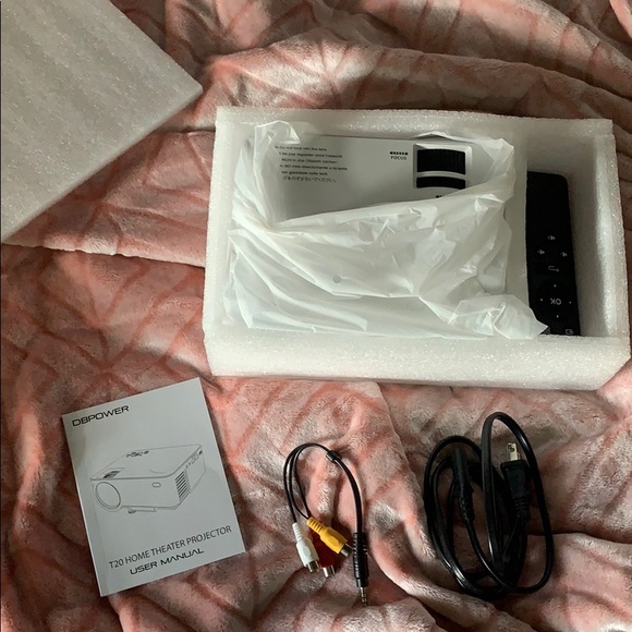 DBPOWER Projector - Picture 2 of 5